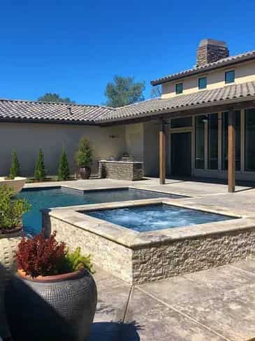 Prefabricated fiberglass pools quick installation